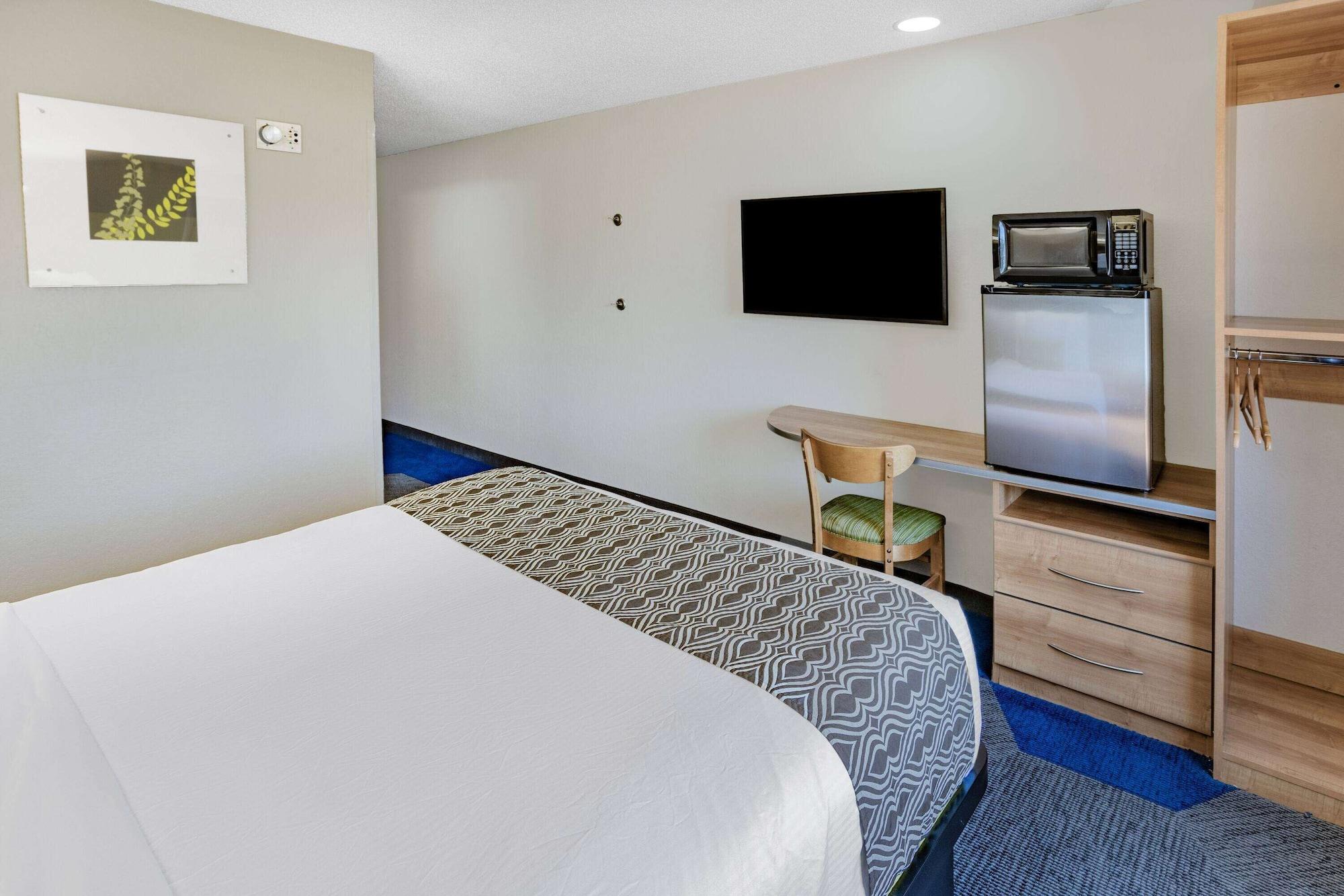 Microtel Inn & Suites By Wyndham Johnstown Eksteriør bilde